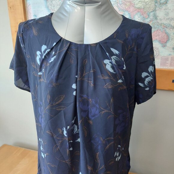 Camber & Grace Short Sleeved Top Navy Blue with Floral Pattern Women's M - Picture 2 of 8